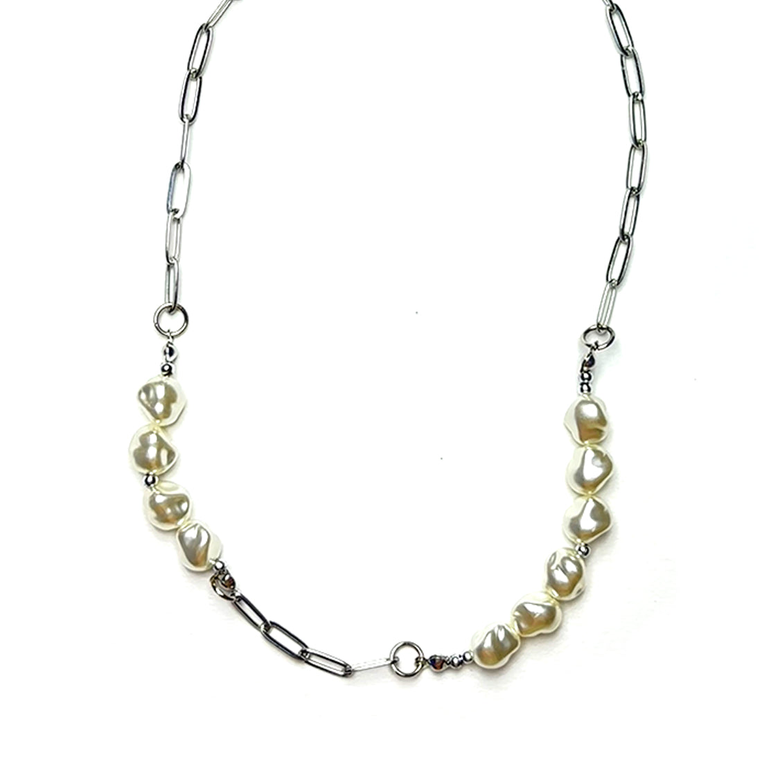 Lucent Pearl Necklace