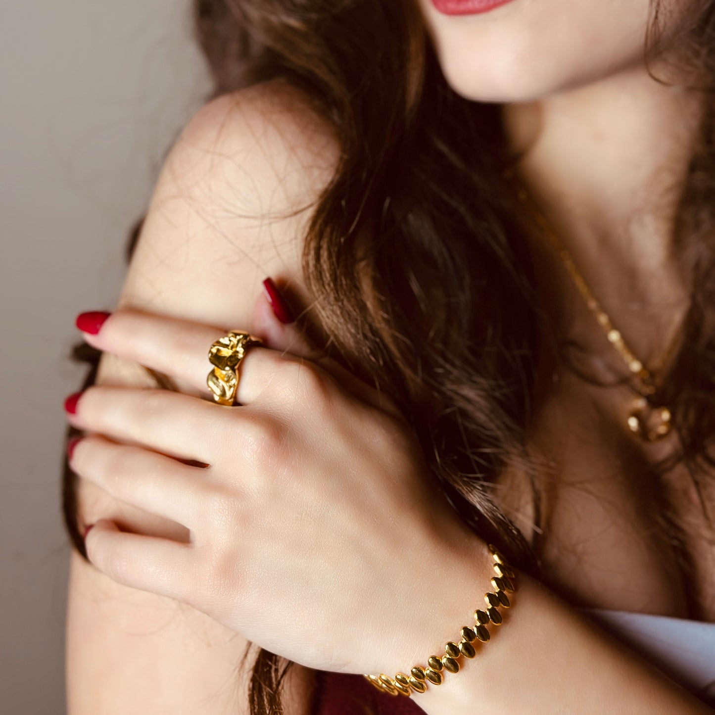 Collapse Woman Ring