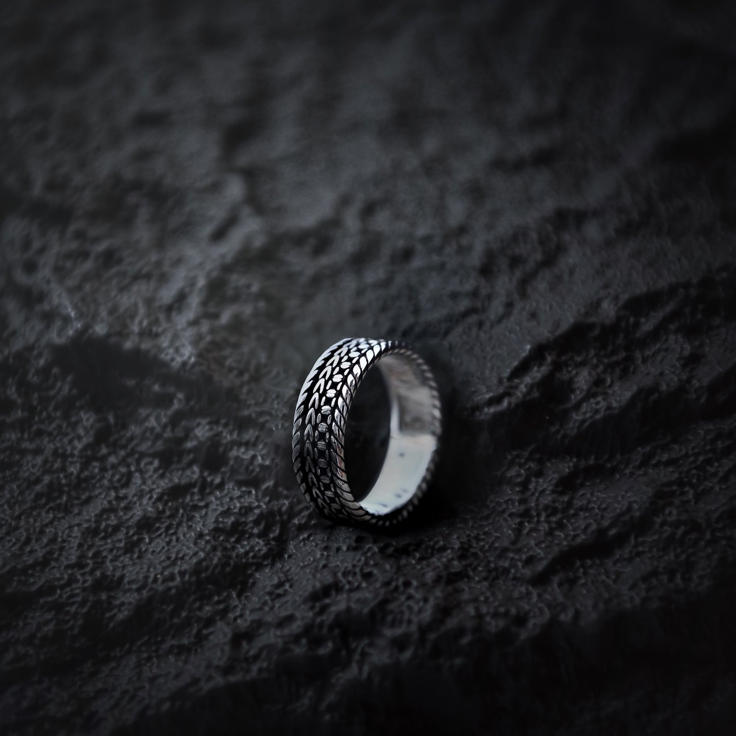 Runeth Men Ring