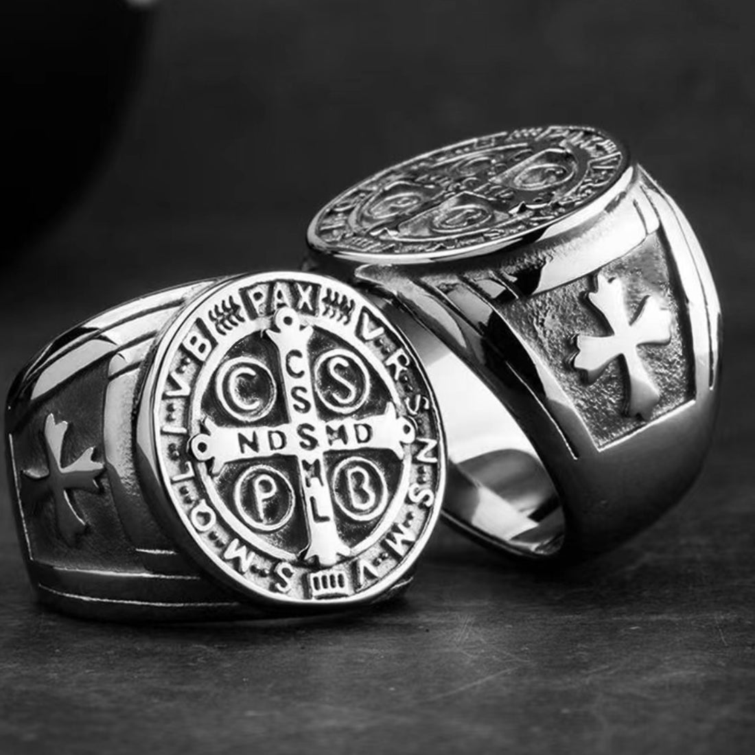 Benedictus Men Ring