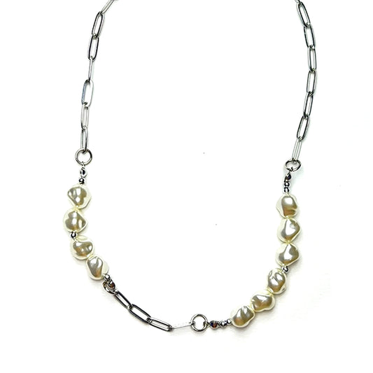 Lucent Pearl Necklace